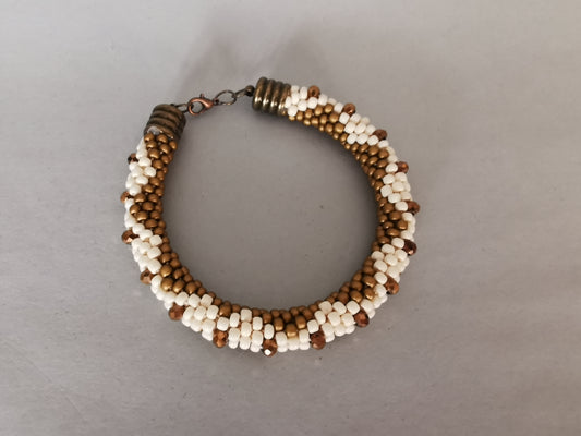 Perlenhäkelarmband Modell 140