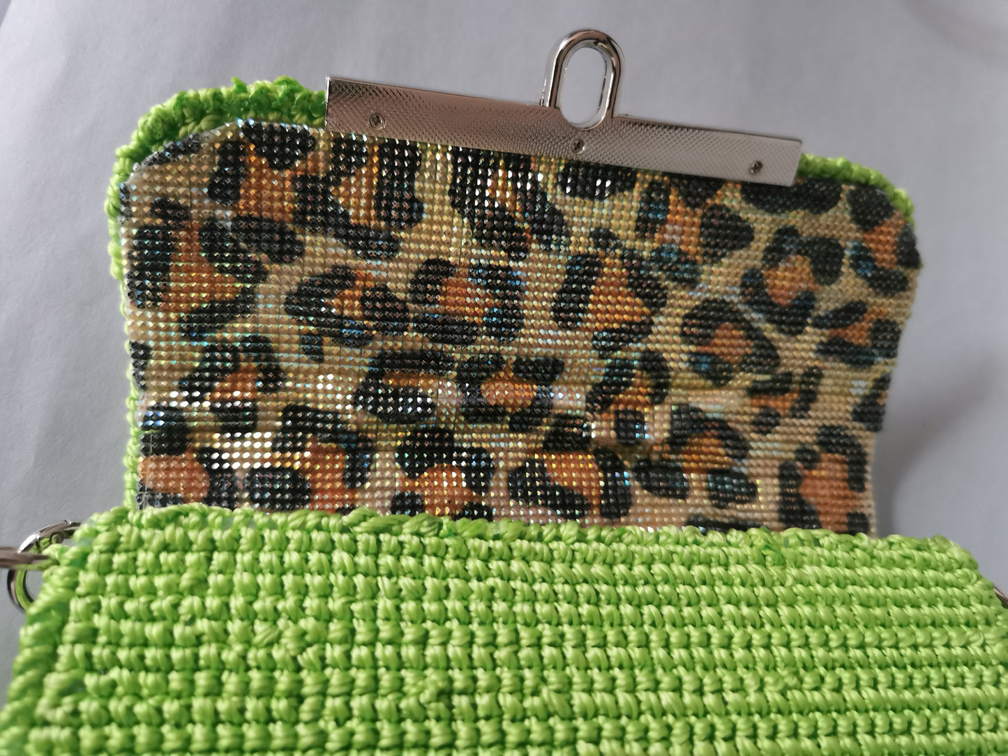 Handtasche grün mit Magicperlen