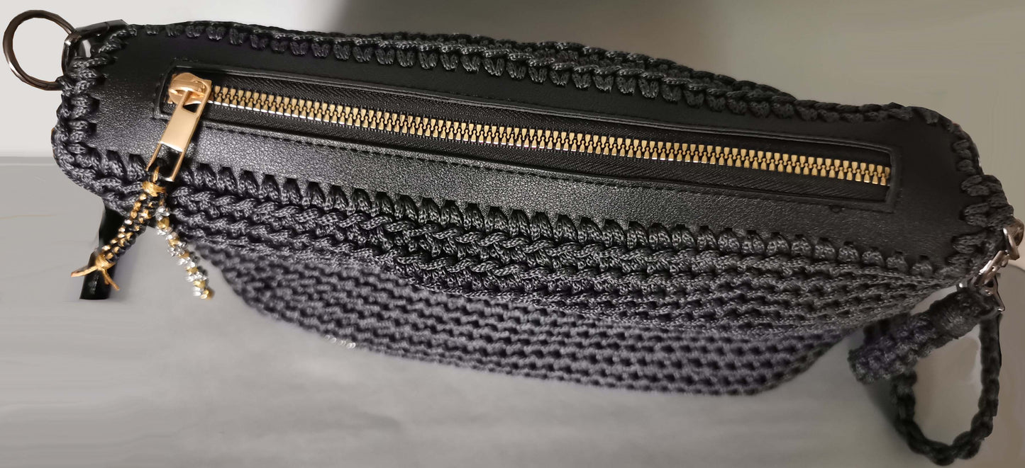 Handtasche schwarz mit Reißverschluss und Zusatzinnentasche