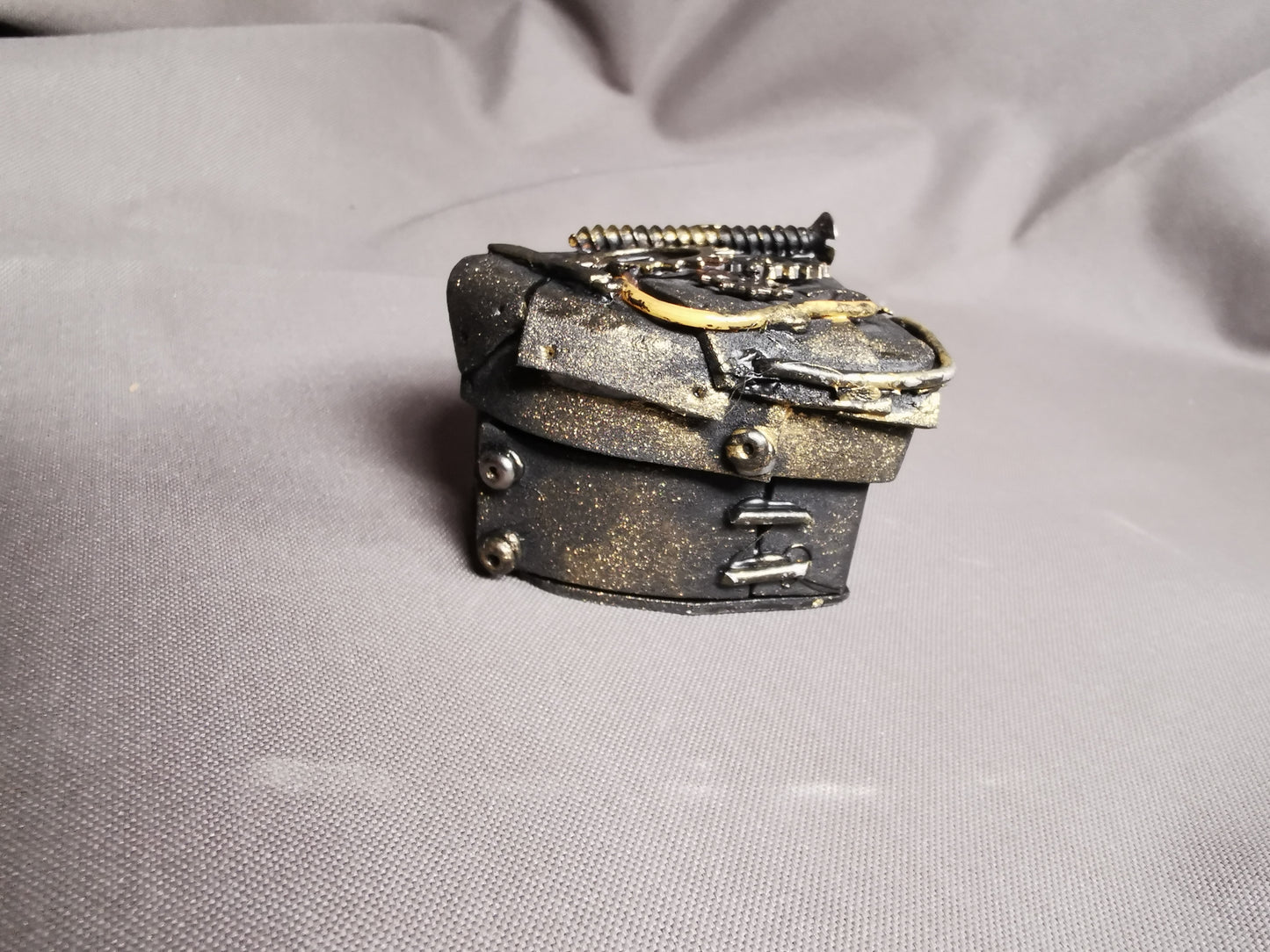 kleine Steampunk Herzdose